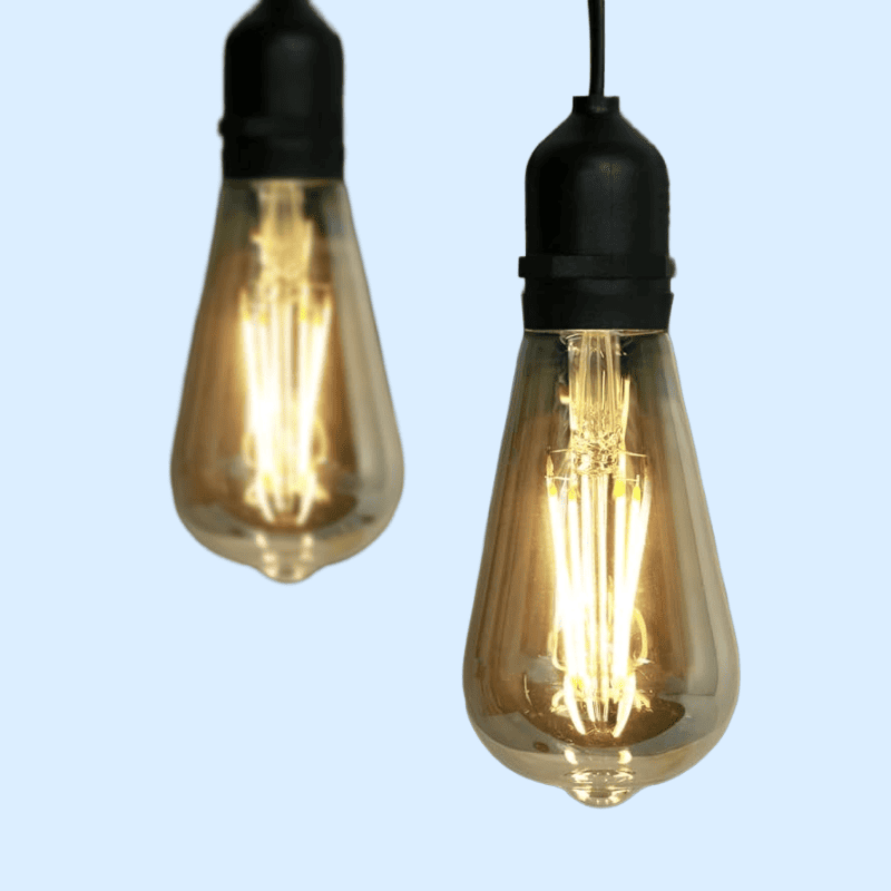 Twee LED-lampen met warm licht tonen het verschil in kleurtemperatuur.