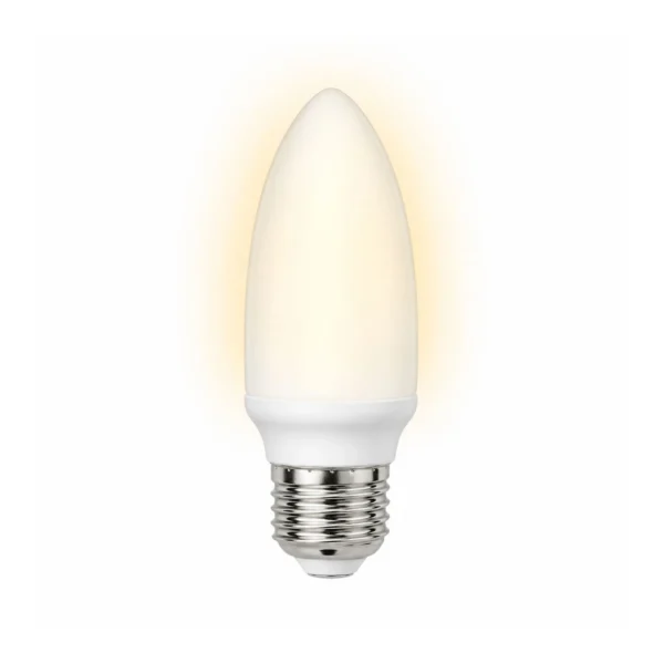 Spaarlamp met E27 fitting en kaarsvorm op een witte achtergrond.